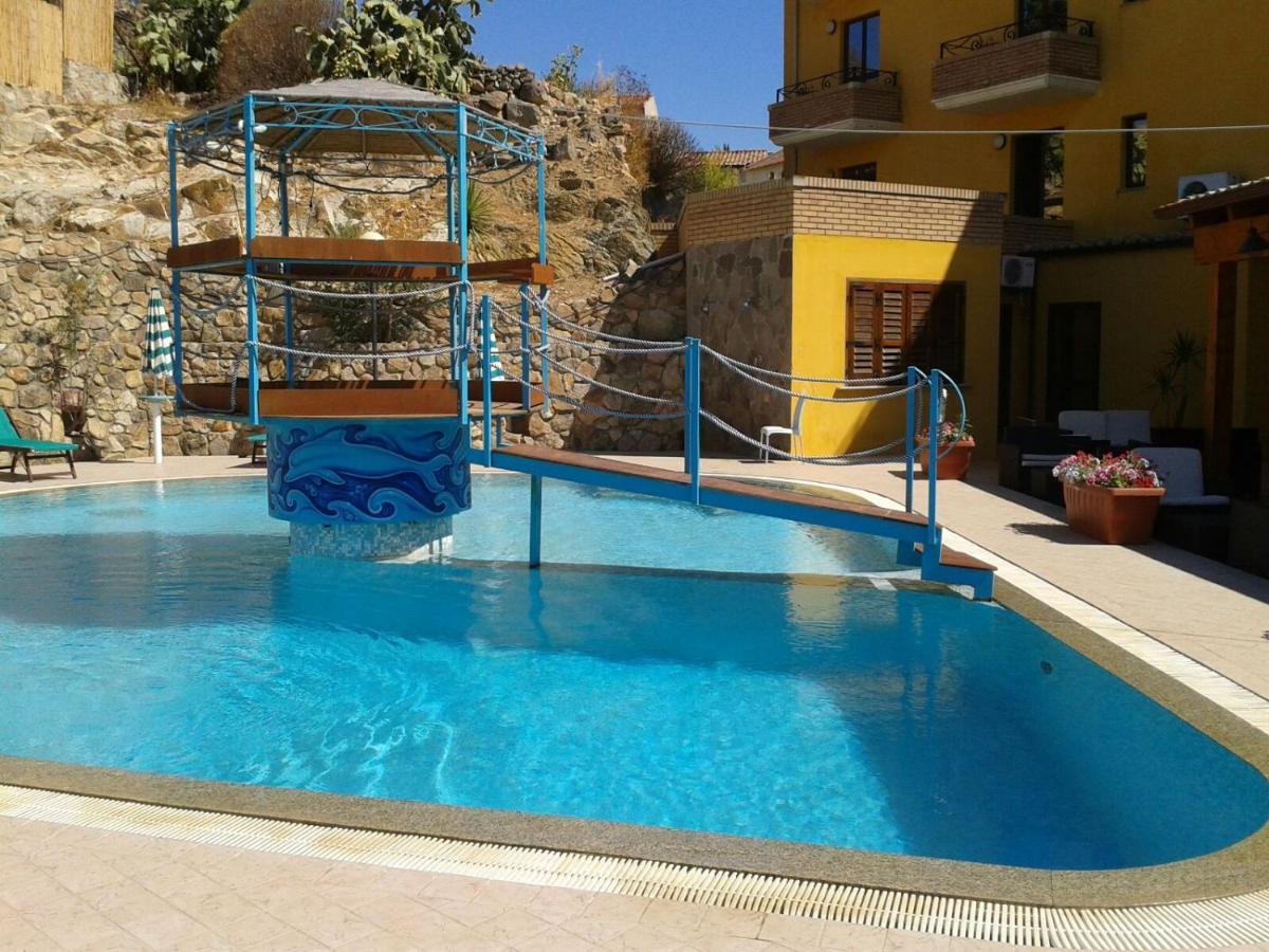 Hotel Le Palme SantʼAnna Arresi Exterior foto
