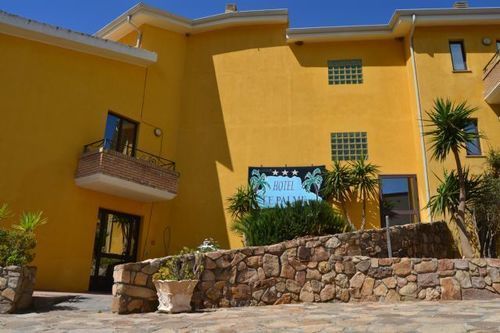 Hotel Le Palme SantʼAnna Arresi Exterior foto