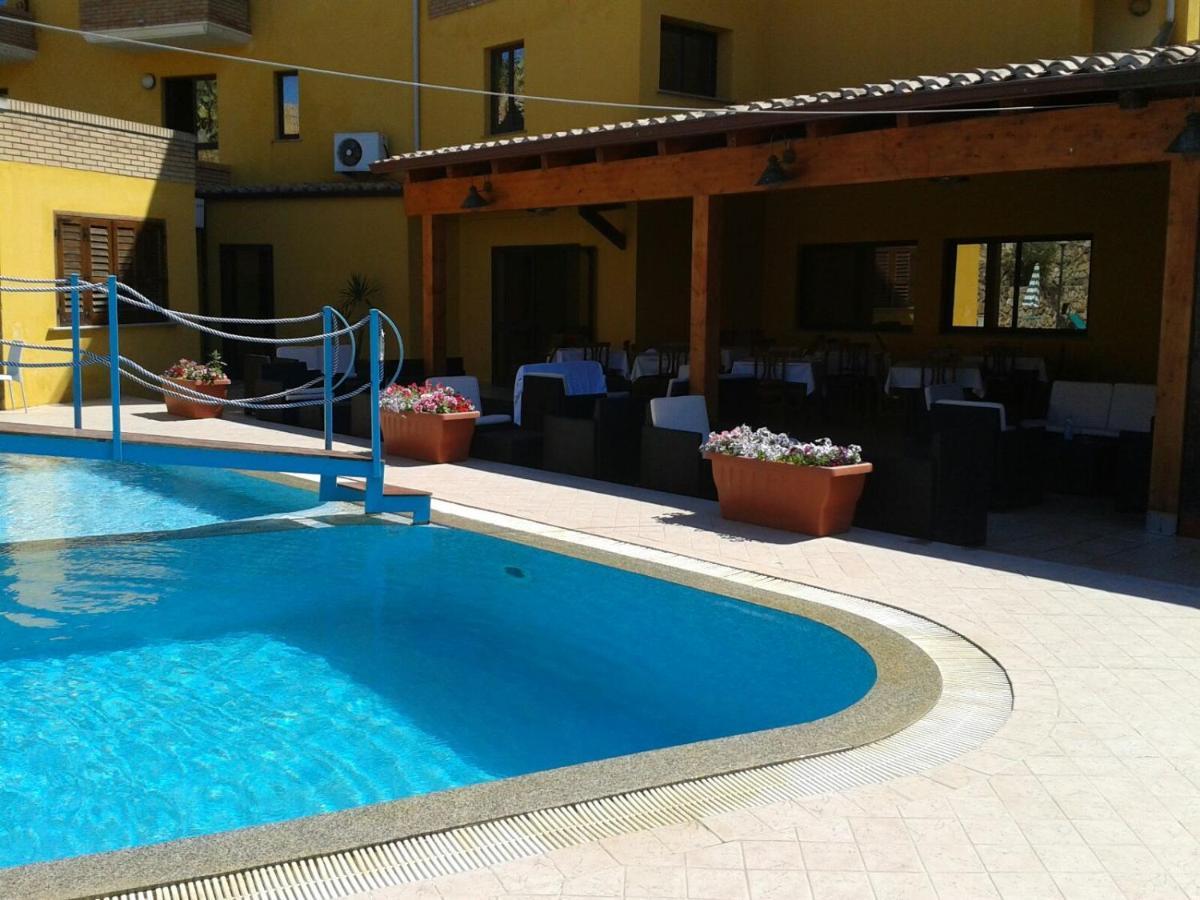 Hotel Le Palme SantʼAnna Arresi Exterior foto